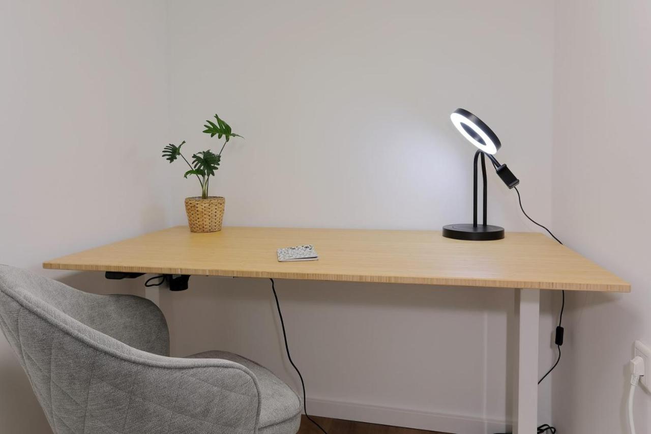 'Traveller Lodge' Grosszuegiges Apartment - 3 Bedroom 10Min To Hbf, Full Kitchen, Homeoffice, Netflix, Wifi Düsseldorf Eksteriør billede